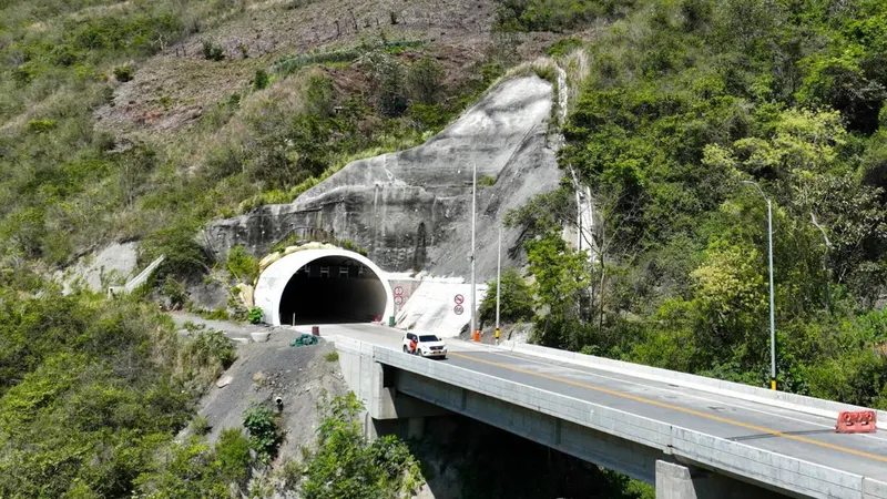 T&uacute;nel y autopista de la conexi&oacute;n a Urab&aacute; — foto del art&iacute;culo de El Colombiano